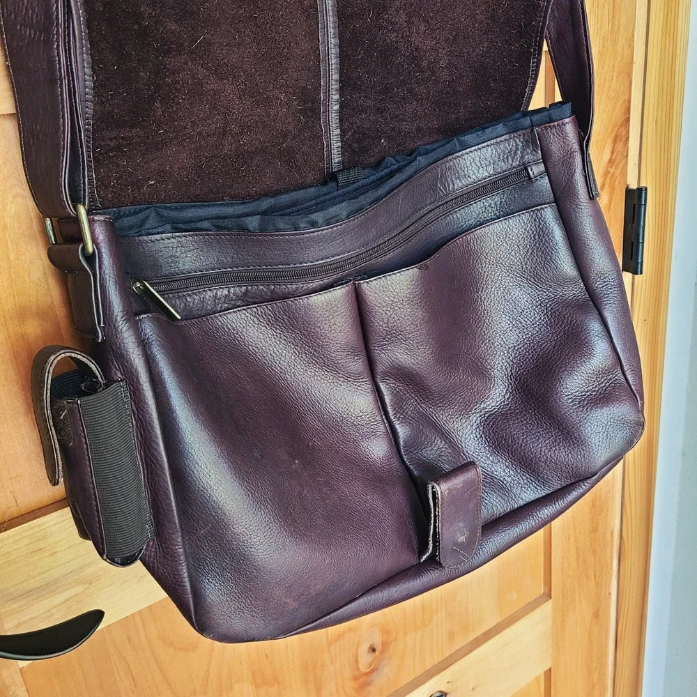 Wilsons Leather Dark Brown Messenger Satchel Bag Adjustable Strap Classic Rugged